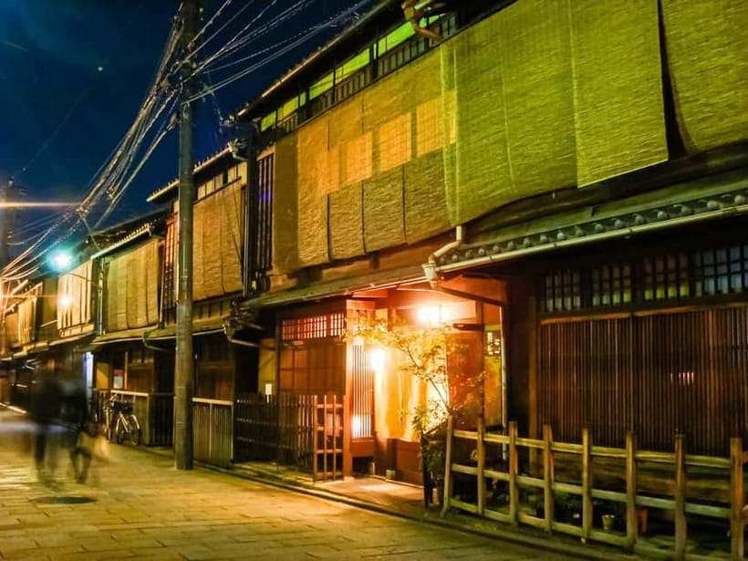 Kyoto: Gion Geisha District Walking Tour - Stories of Geisha - Hanamikoji Street and the final walk