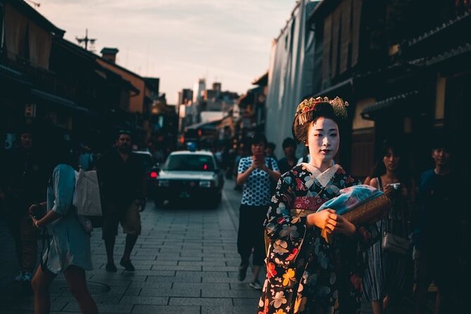 Kyoto Gion Geisha District Walking Tour - The Stories of Geisha - Why an Evening Walk Works So Well in Gion