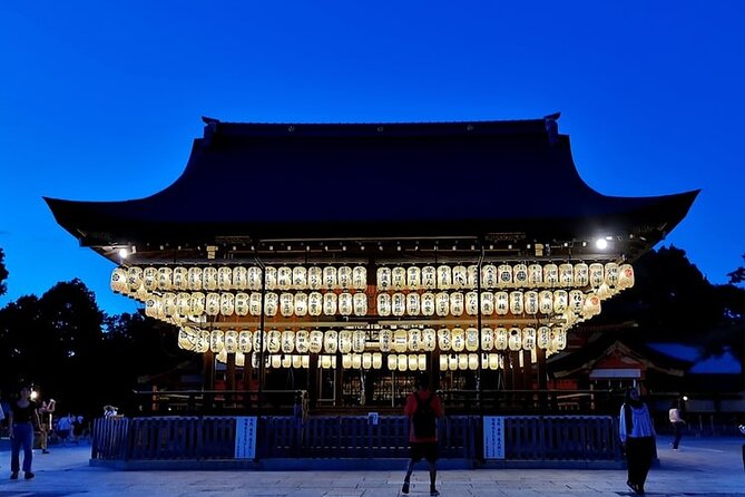 Kyoto Gion Geisha District Walking Tour - The Stories of Geisha - Meeting in Shijo and Reaching the Old Quarter