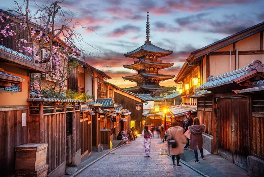 Kyoto: Gion Hidden Gems & Geisha Culture Tour - Starting at Shijo Ohashi and Gion Shirakawa