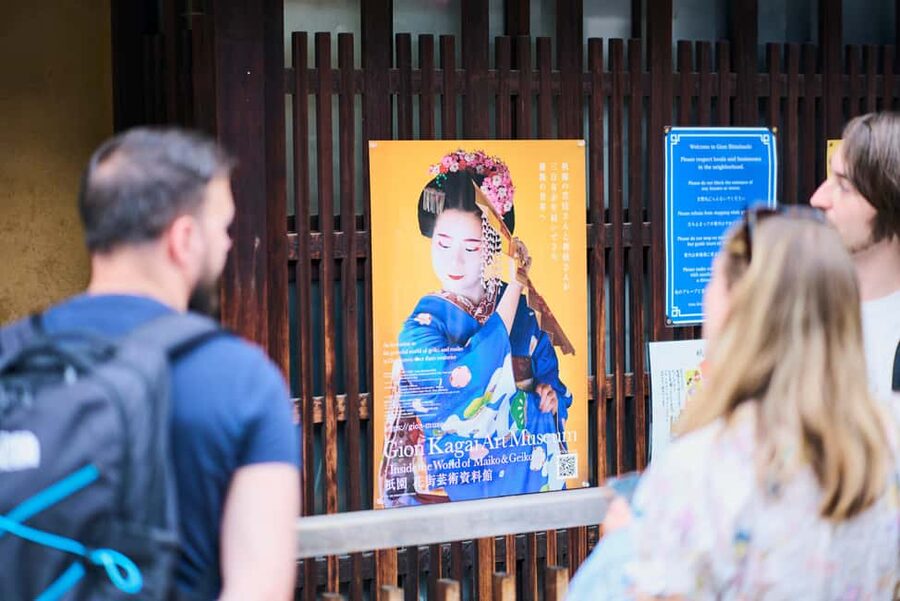 Kyoto: Gion Hidden Gems & Geisha Culture Tour - Why the guides make the $23 worthwhile