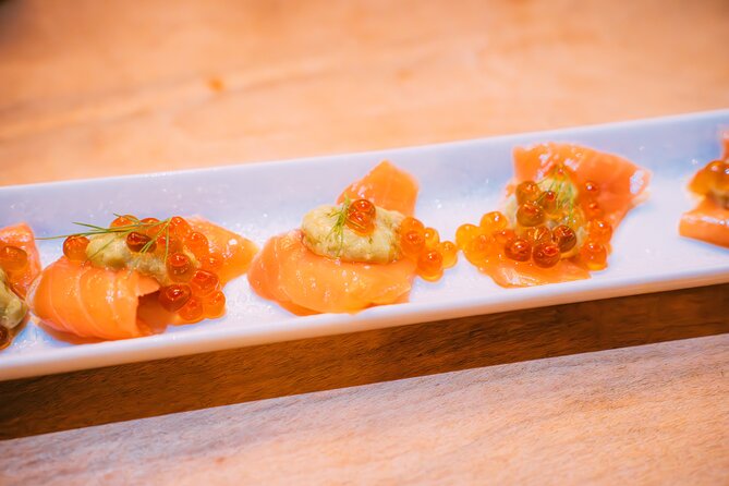 Kyoto: Gion Local Food Tour (Taste 15 Dishes) - Stop three: sushi and tempura in Gion Shirakawa