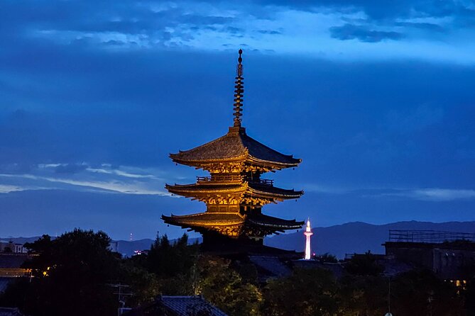 Kyoto Gion Night Walk & Geisha District Guided Tour - The long first section through Gion