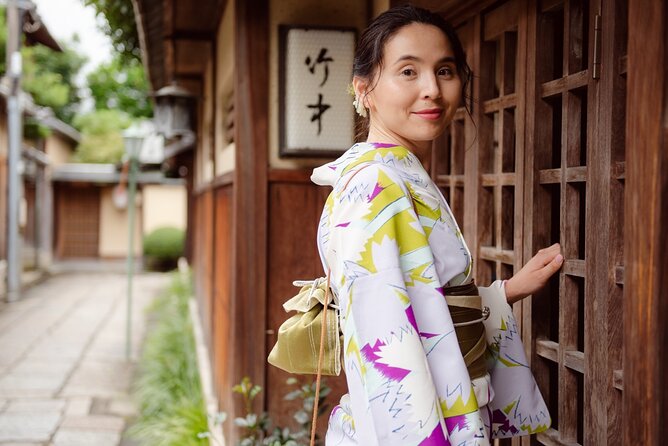 Kyoto Gion Photoshoot - Private Session | Pro Photographer - Kimono or Your Own Clothes?