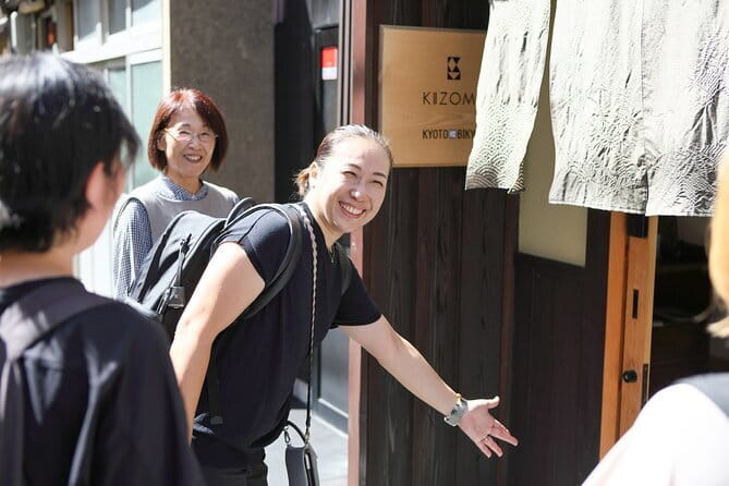 Kyoto: Gion & Pontocho Food Tour with 13 Dishes - Sake, conversation, and the value of guided tasting
