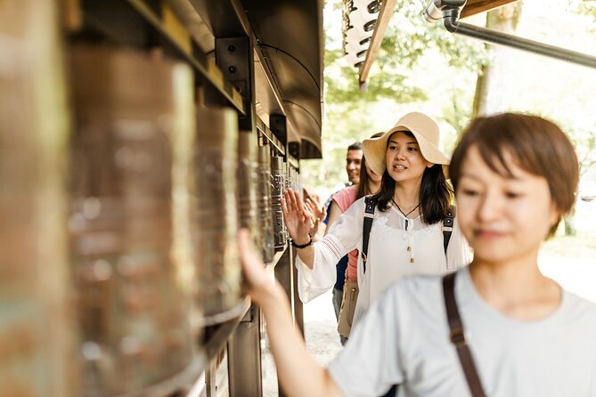Kyoto Gion Private Tour with a Local Guide – Geisha District - Gion’s lantern streets and wooden machiya