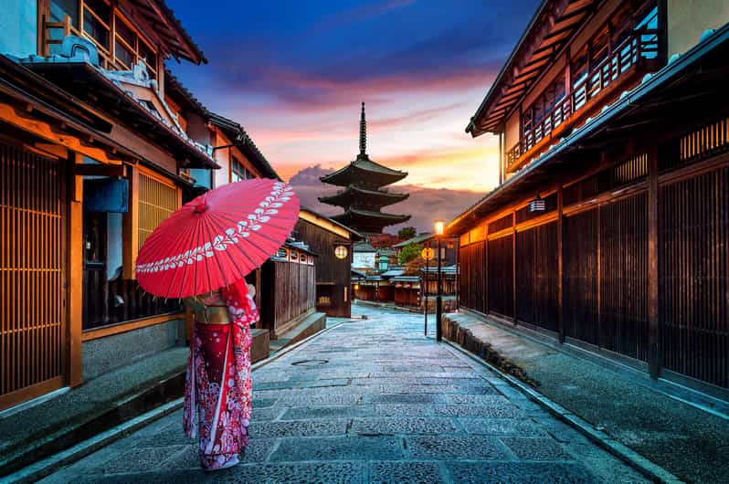 Kyoto: Gion Sunset Walking Tour with Local Guide - Why Gion works best after sunset