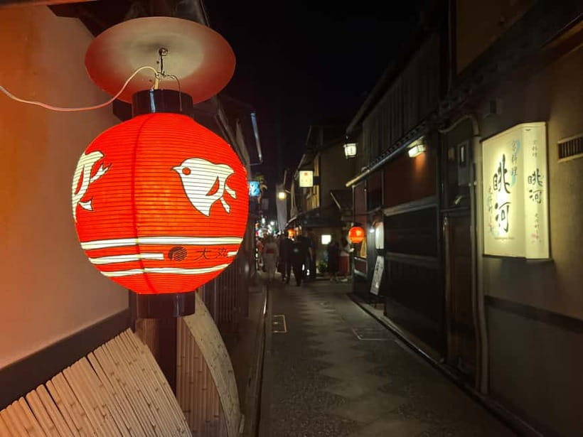 Kyoto: Gion Walking Tour - Gion-Kobu and the wooden streets of Shinbashi
