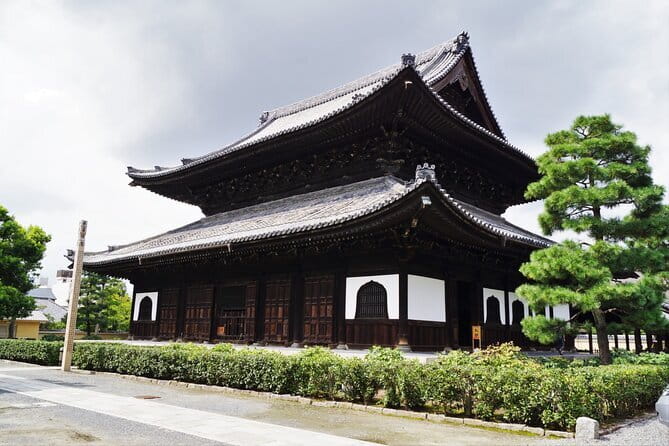 Kyoto Gion Walking Tour for First Time Visitors - Ninenzaka, stone paving, and old Kyoto atmosphere