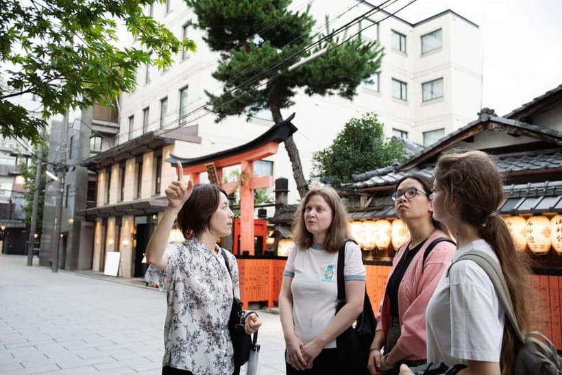 Kyoto: Gion World of the Geisha Guided Walking Tour - What the geisha explanation adds