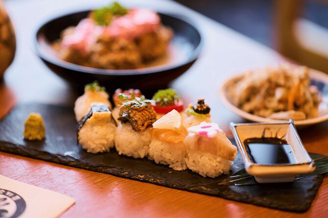 Kyoto: Guided Food Tour with 12 Dishes & 3 Drinks - Pontocho after dark