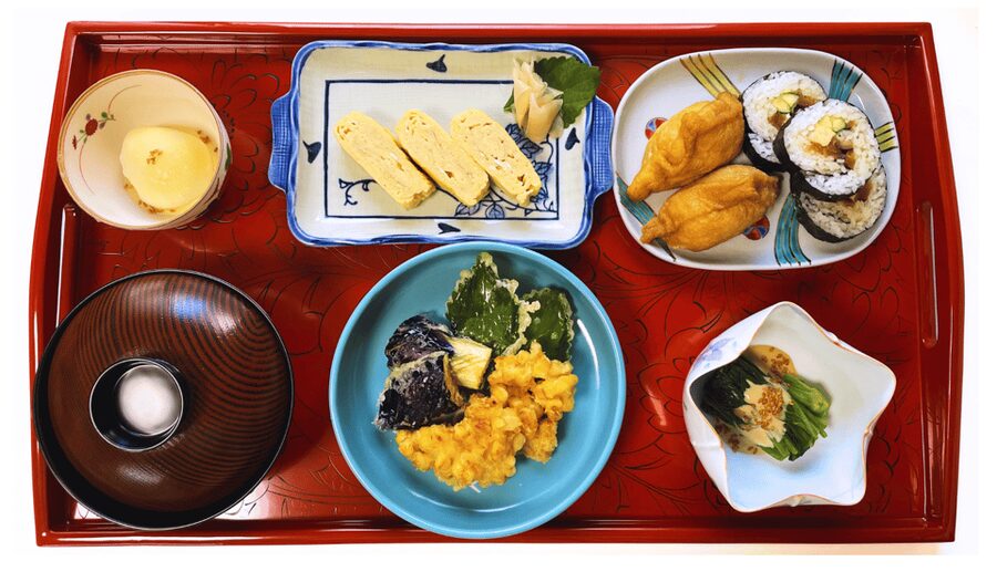 Kyoto Home Cooking Class ＆Supermarket tour near Fushimiinari - Lunch with a garden view
