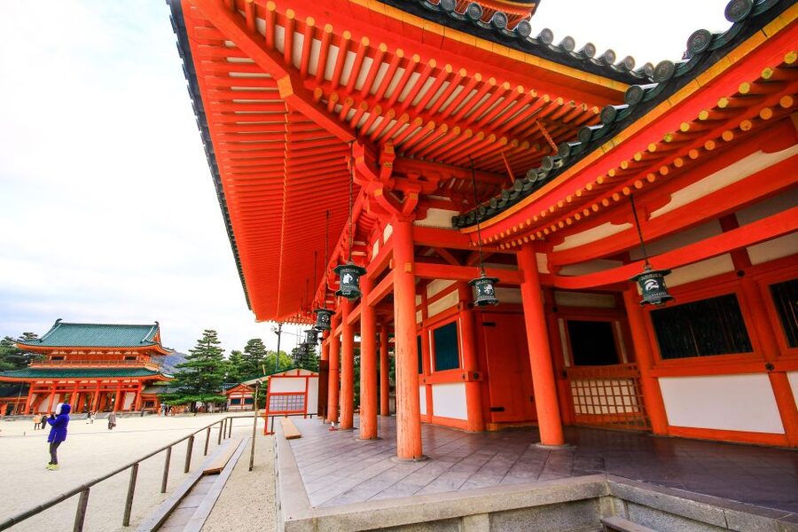 Kyoto: Imperial Palace & Nijo Castle Guided Walking Tour - Who should book this tour?