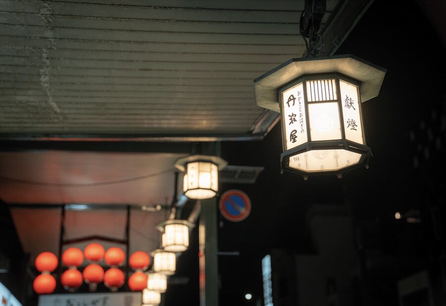 Kyoto: Izakaya Bars Guided Walking Tour - The guides make the difference
