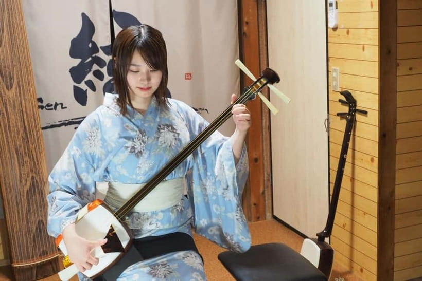 Kyoto: Japanese Koto & Shamisen Concert and Koto Class - The concert: classical pieces, vocals, and modern energy