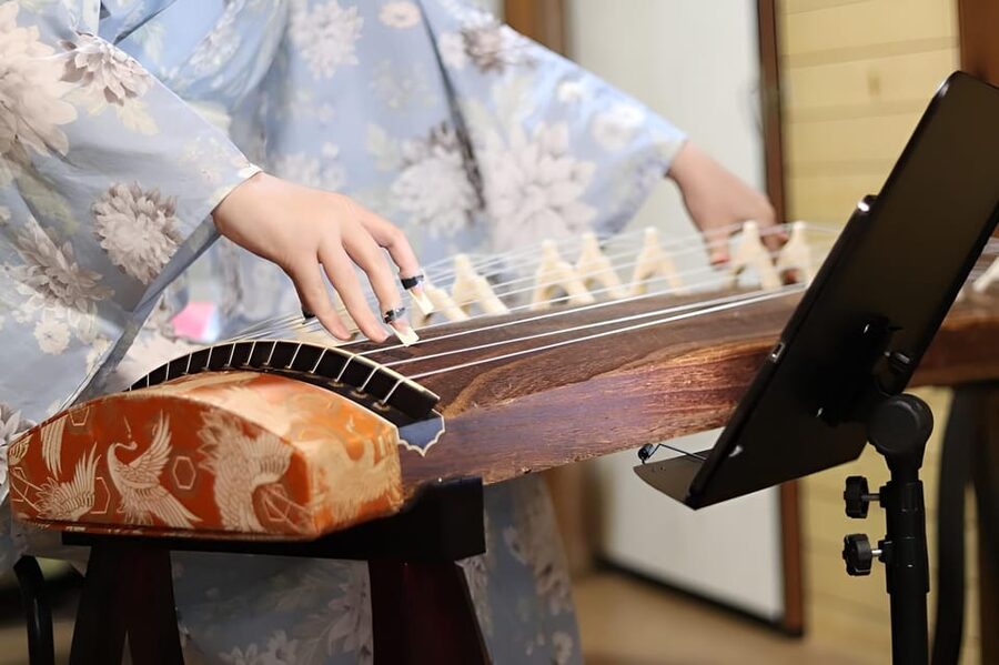 Kyoto: Japanese Koto & Shamisen Concert and Koto Class - Playing the koto yourself