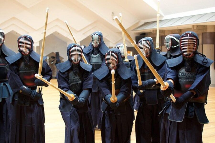 Kyoto: Kendo Samurai Experience Tour - First lesson: etiquette, posture, and footwork