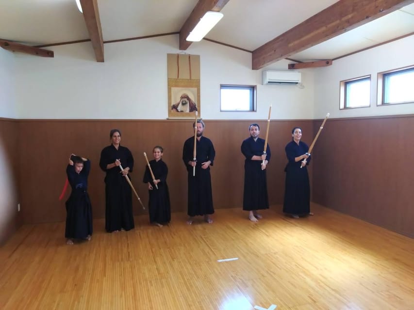 Kyoto: Kendo Samurai Experience Tour - Putting on full kendo armor