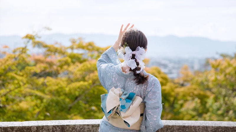 Kyoto Kimono Rental Experience (Optional Elegant Hairstyle/Japanese Makeup/Photography) (Ookini Kimono Rental Yasaka Shrine Gion Store) - Taking your outfit out into Kyoto