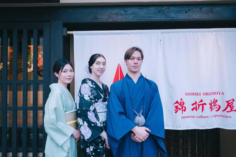 Kyoto: Kimono Tea Ceremony at Orizuruya Gion - Arriving at Orizuruya in Gion