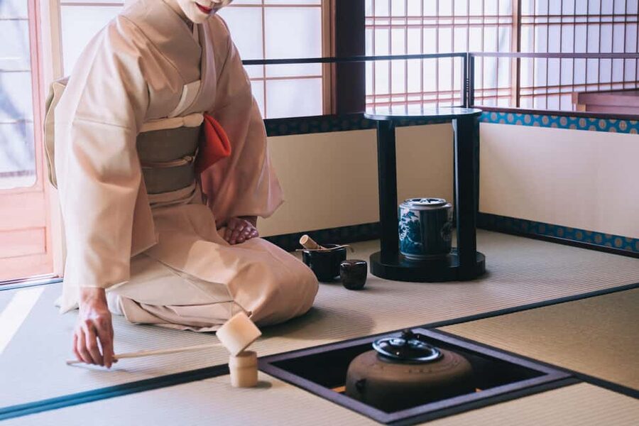 Kyoto: Kimono Tea Ceremony at Orizuruya Gion - Choosing a kimono from 200 designs