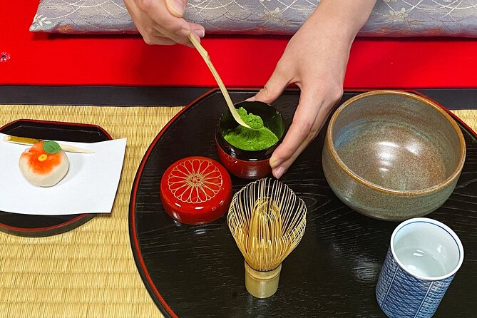 Kyoto Kiyomizu Tea Ceremony with Scenic Garden Views - The first cup: watch the tea master at work