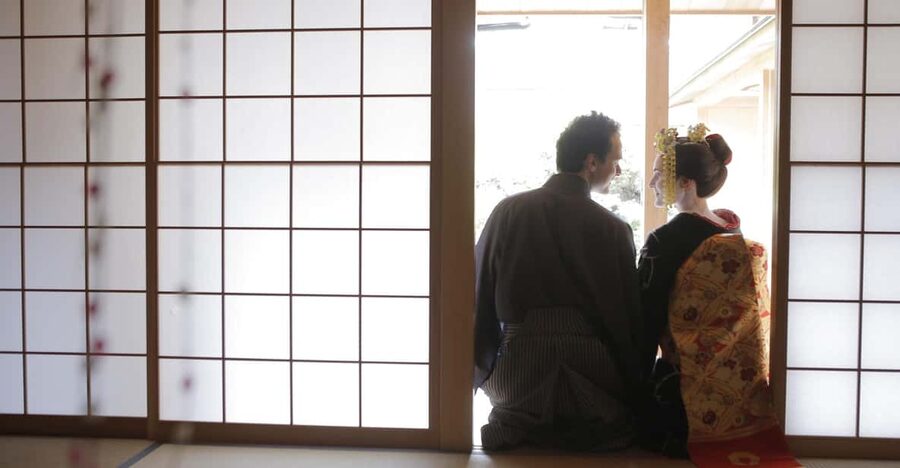 Kyoto kiyomizu Temple : Maiko and Samurai Couple Photoshoot - Choosing From 100 Kimonos