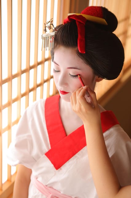 Kyoto kiyomizu Temple : Maiko and Samurai Couple Photoshoot - Posing Help Makes a Real Difference