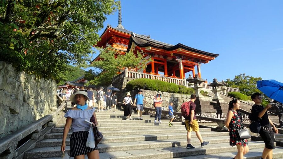 Kyoto: Kiyomizudera, Higashiyama and Yasaka Discovery Tour - Yasaka Shrine: an introduction to Shinto practice