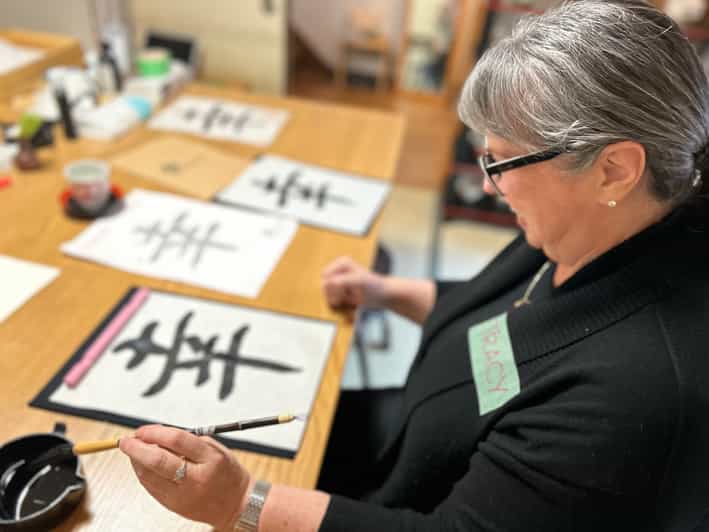 Kyoto: Local Home Visit and Japanese Calligraphy Class - A quiet cultural hour beside Nijo Castle
