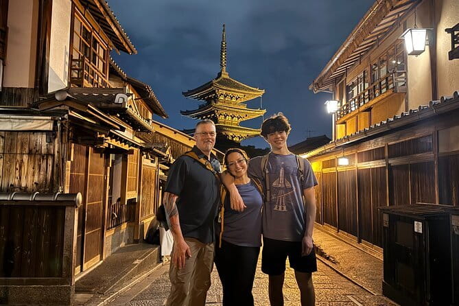 Kyoto Magical Night English Tour: Gion & Fushimi Inari Shrine - Yasakanoto, Kyoto’s unmistakable pagoda