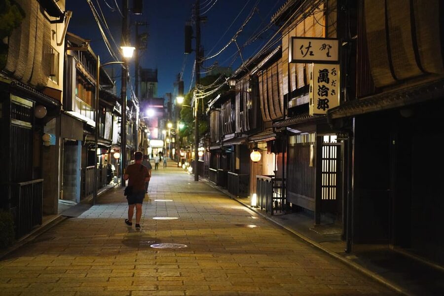 Kyoto: Maiko Dinner in Traditional Restaurant and Tour - Key points to know before booking