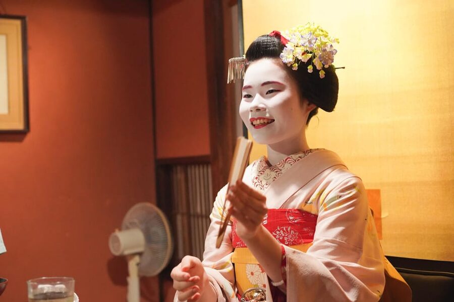 Kyoto: Maiko Dinner in Traditional Restaurant and Tour - Starting at Gion Shijo Station