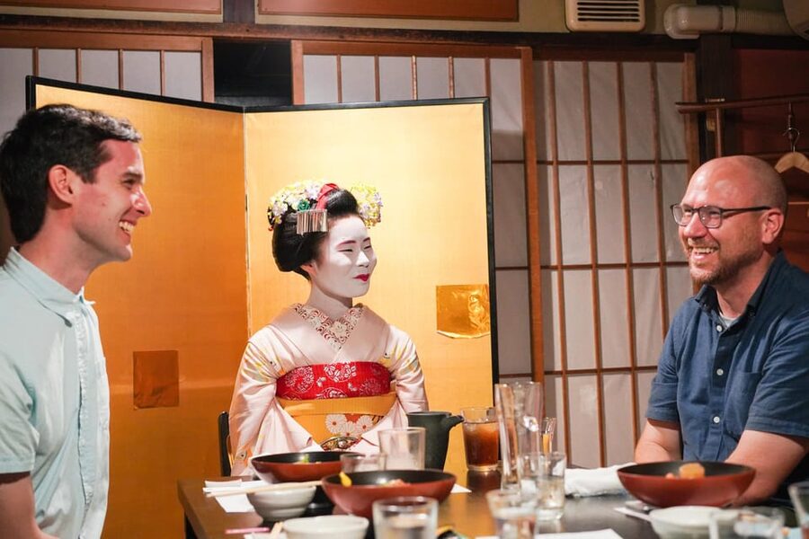 Kyoto: Maiko Dinner in Traditional Restaurant and Tour - Dinner, Kyoto sake, and the all-you-can-drink package