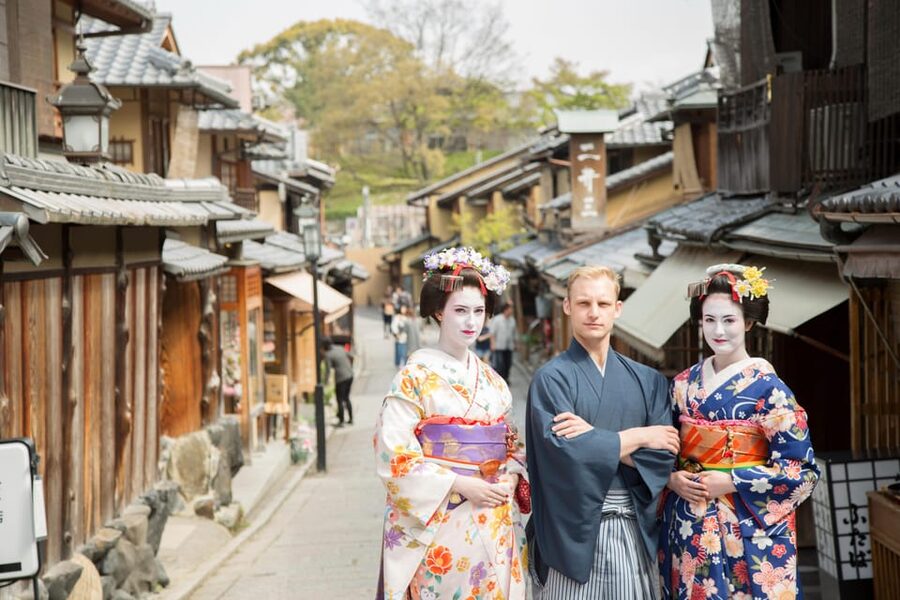 Kyoto: Maiko Makeover and Photoshoot Experience - Is $140 a Fair Price?