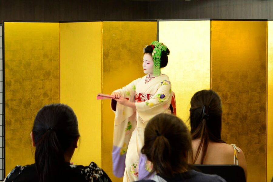 Kyoto: Meet-and-Greet, Maiko Show and Experience - Meeting a Maiko Without Intruding