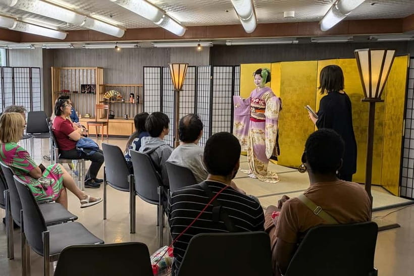 Kyoto: Meet-and-Greet, Maiko Show and Experience - Two Short Dances With Careful Meaning