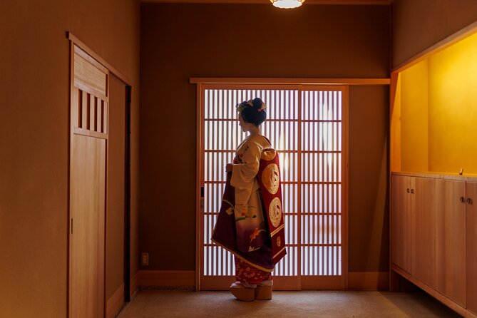 Kyoto: Meet the Geisha Maiko with Gion Walking Tour - The Maiko Performance: Beautiful, Focused, and Short