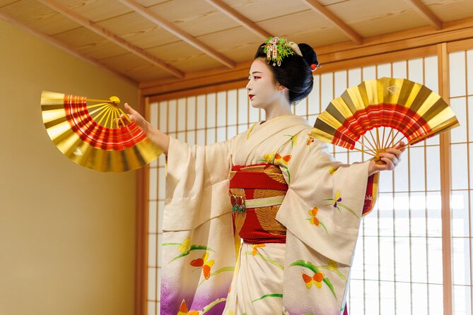Kyoto: Meet the Geisha Maiko with Gion Walking Tour - Photo Time With the Maiko
