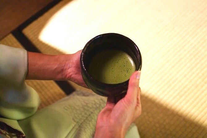 Kyoto: Newly Opened Tea Ceremony - Sanjo Chasuian - The first bowl shows the grace of matcha preparation