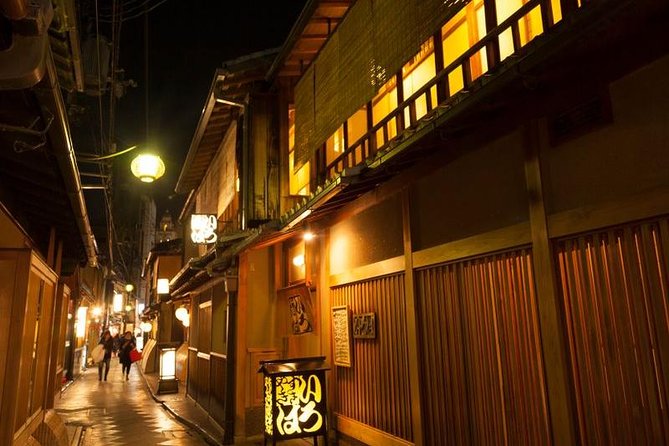 Kyoto Night Foodie Tour in Gion (9+ dishes + 6 Sake tastings) - The Kamo River walk between districts