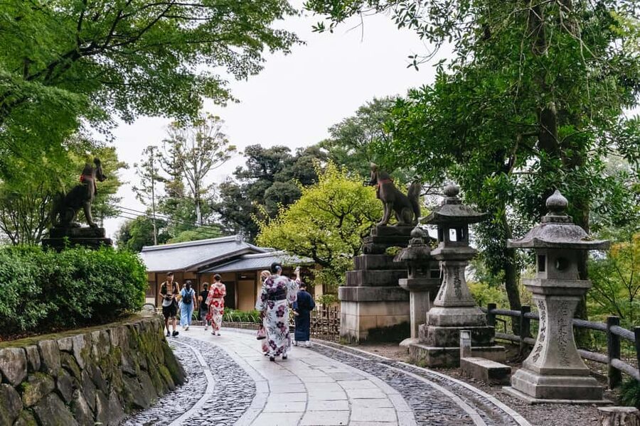 Kyoto: Nijo Castle, Kiyomizu & Fushimi Inari Guided Tour - Nijo Castle and the shogun’s world