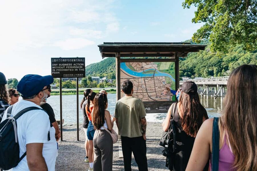 Kyoto: Nijo Castle, Kiyomizu & Fushimi Inari Guided Tour - Fushimi Inari and the red torii gates
