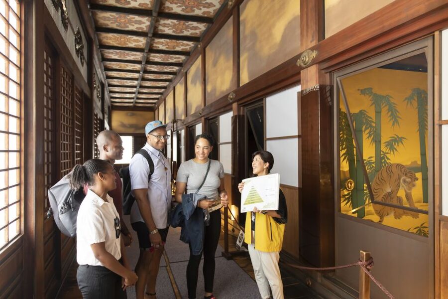 Kyoto: Nijo-jo Castle and Ninomaru Palace Guided Tour - Key points to know before booking