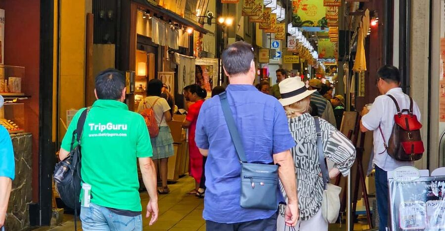 Kyoto: Nishiki Market and Depachika Food Tour with a Local - Starting at Apple Kyoto near Daimaru