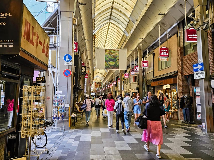 Kyoto: Nishiki Market and Depachika Food Tour with a Local - A quiet pause at Nishiki-Tenmangu Shrine