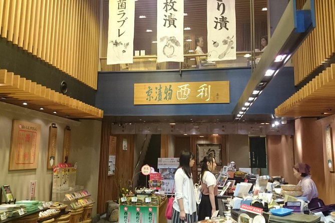 Kyoto Nishiki Market Food and Culture Walking Tour - The guide makes or breaks the experience