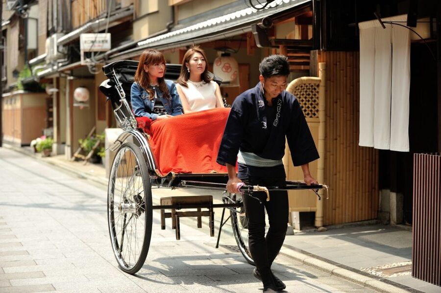 Kyoto: Private Rickshaw Tour of Gion and Higashiyama Area - Photo stops that make the ride memorable