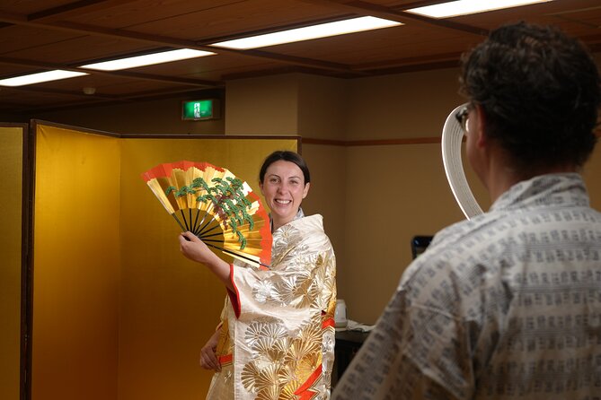 Kyoto Private Tea Ceremony at a Japanese Inns - Entering the Kyoto ryokan after dark