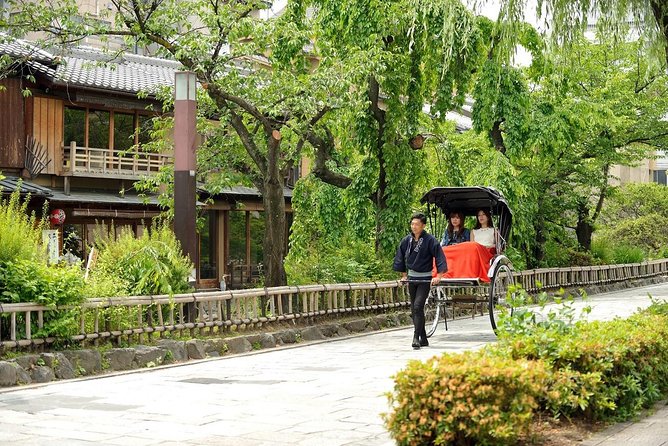 Kyoto Rickshaw Tour - Cobblestone lanes and small bridges